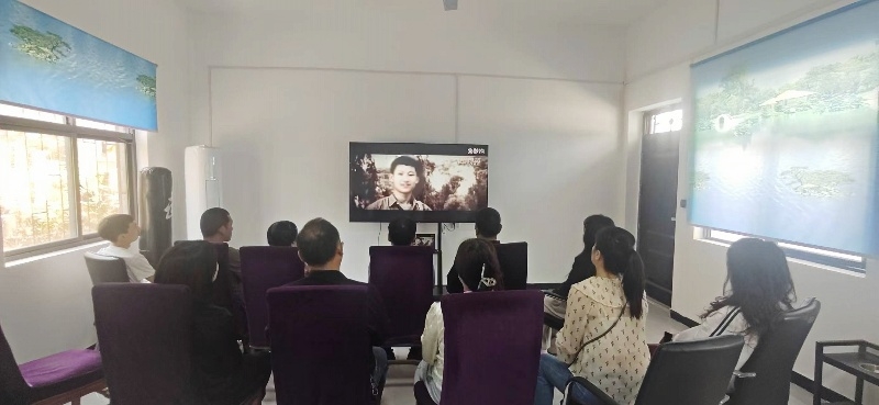 观看纪录片《梁家河的新生活》，感悟青年习近平扎根基层的奋斗足迹_副本